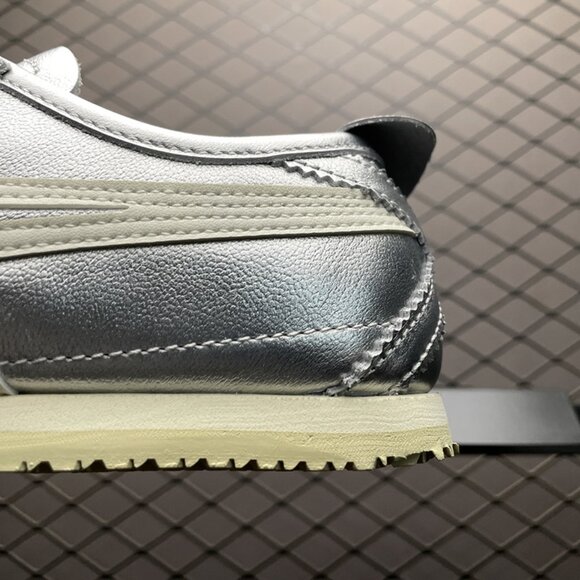 Mexico 66 Silver Leather Sneakers Onitsuka Tiger - Picture 4 of 7